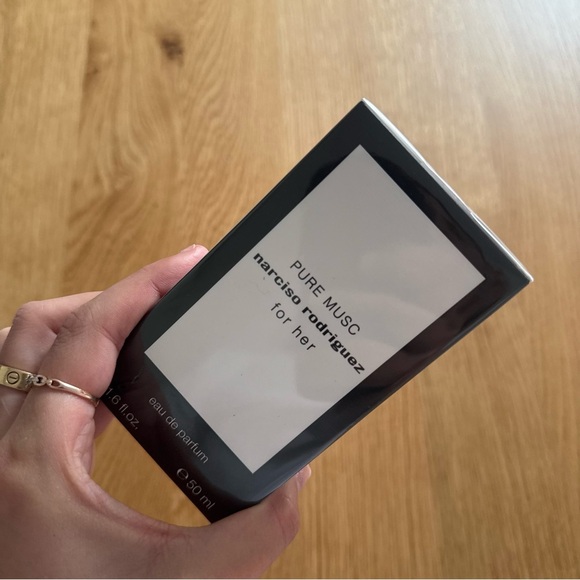 Narciso Rodriguez Pure Musc Eau de Parfum 50ml - Picture 3 of 3